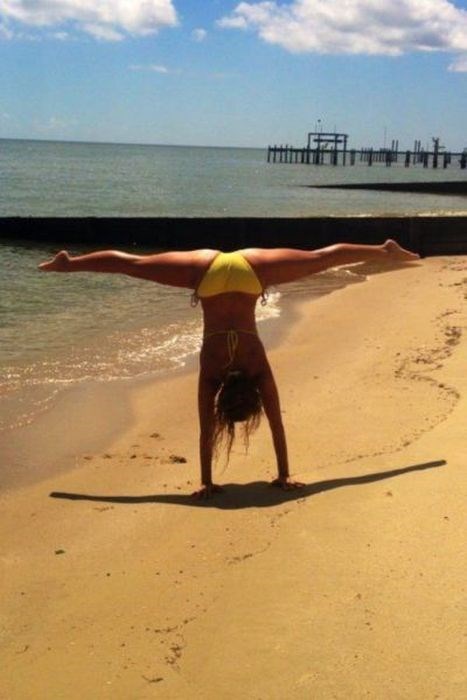 Летние девушки в бикини Летние девушки в бикини позитив