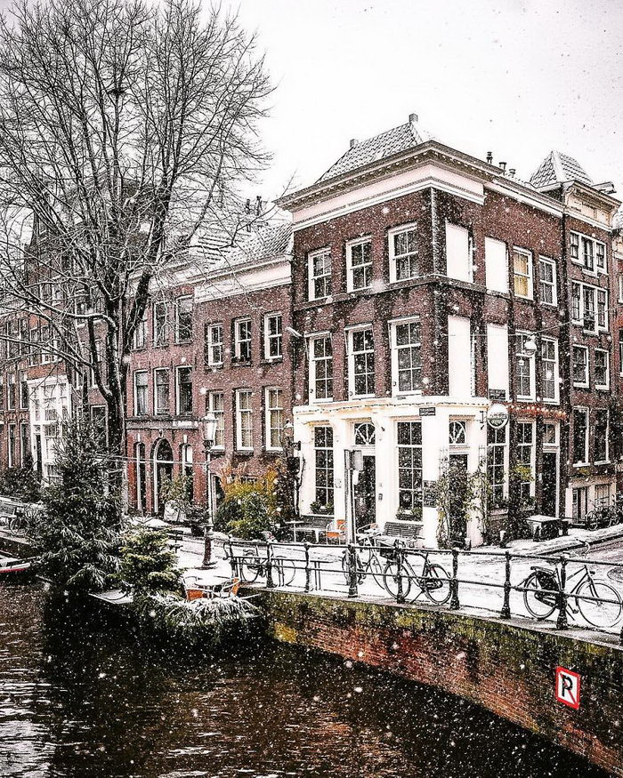 Амстердам в снегу: необычные фотографии 2018 года