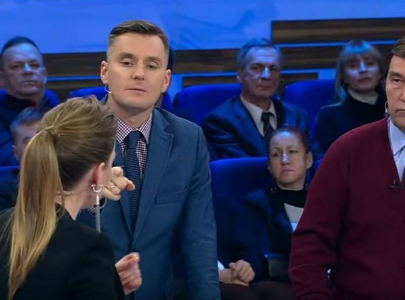 Российские телеканалы упорно продолжают приглашать в студии русофобов Российские телеканалы упорно продолжают приглашать в студии русофобов