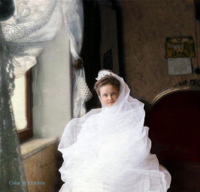 Самые красивые женщины царской России в колоризированных архивных фото 