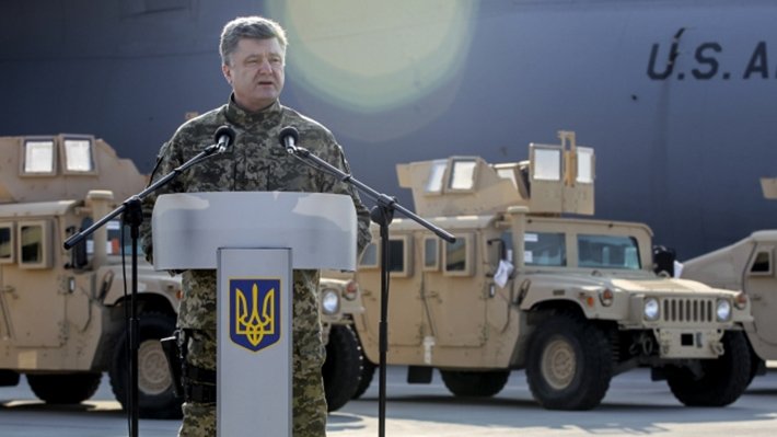 Порошенко заявляет о стремлении в НАТО, но шансов попасть в альянс у Украины нет