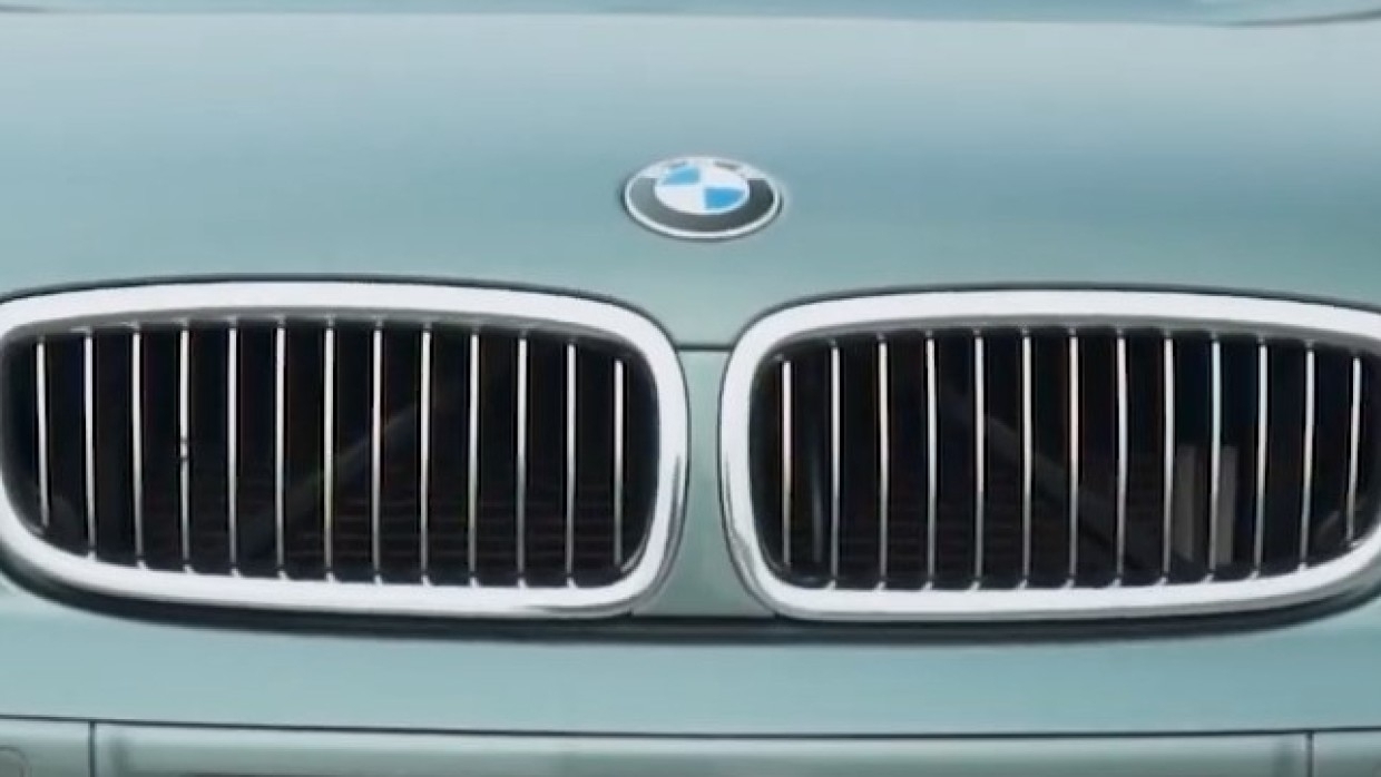 Двое подростков попали под колеса BMW на востоке Москвы