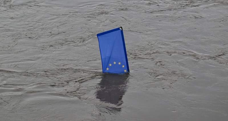 Евросоюз не станет дотягивать Украину до своих экономических стандартов, потому что сам едва выживает....