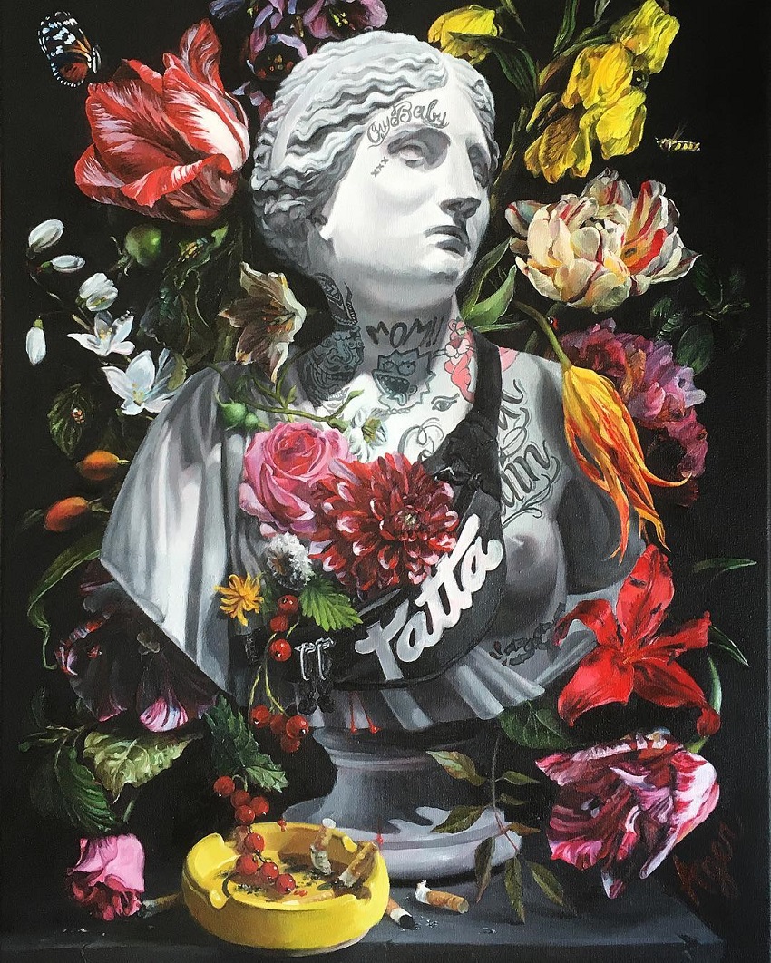 Натюрморт в стиле барокко с современными вещами 