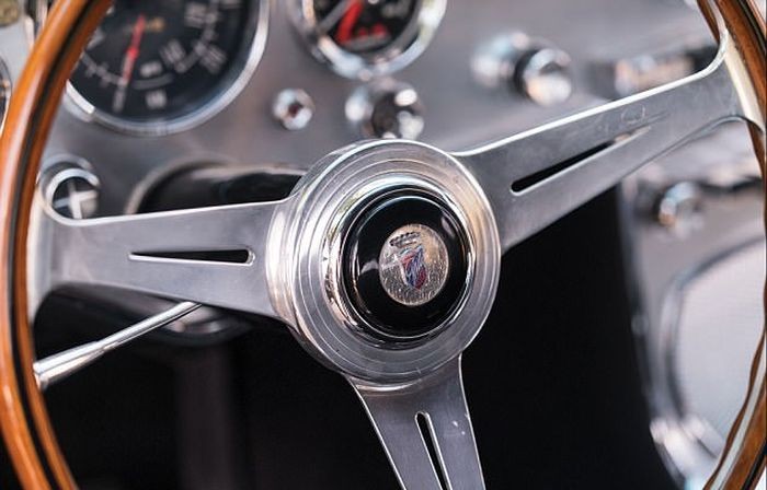 Винтажный автомобиль Carrozzeria Ghia продадут за 390 000 долларов (7 фото)
