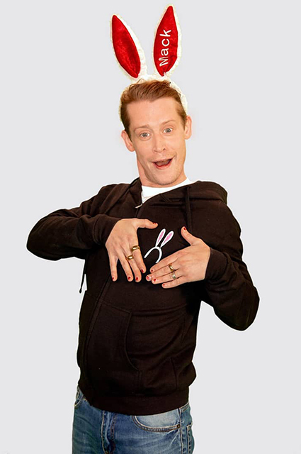 Пэрис Джексон поддержала своего крестного отца Маколея Калкина на съемках его шоу Пэрис Джексон поддержала своего крестного отца Маколея Калкина на съемках его шоу Новости