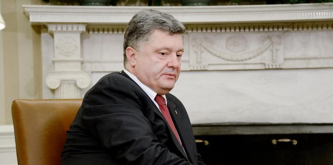 США не собираются смягчать санкции против России — Порошенко
