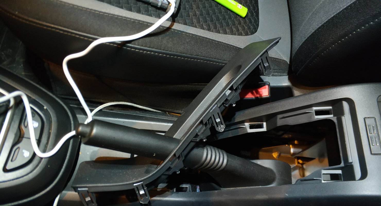 Как затянуть трос ручного тормоза не выходя из автомобиля