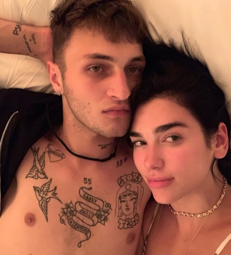 Дуа Липа поделилась личными фото в честь годовщины отношений с Анваром Хадидом Звезды,Звездные пары