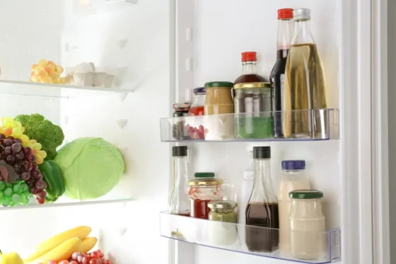 7 продуктов, которые нельзя хранить в дверце холодильника