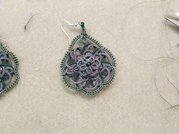 Создаем серьги «Глаз дракона» в технике фриволите Создаем серьги «Глаз дракона» в технике фриволите