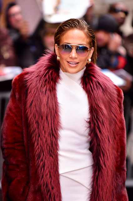 Пышное розовое платье и еще четыре образа: Дженнифер Лопес продолжает модные эксперименты Пышное розовое платье и еще четыре образа: Дженнифер Лопес продолжает модные эксперименты звездный стиль