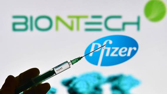 Pfizer и BioNTech могут начать поставлять вакцины еще «до Рождества»