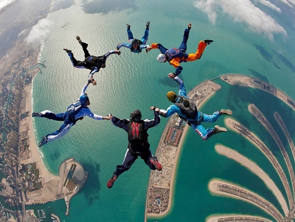 Дубай прыжки. Скайдайв Дубай. Skydiving в Дубае. Дубай Скай прыжки с парашютом. Прыжок над пальмой.