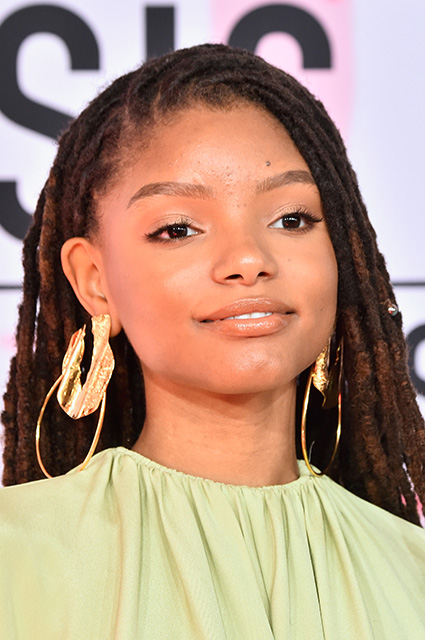 В сети обсуждают новость о том, что Русалочку сыграет темнокожая актриса Холли Бейли В сети обсуждают новость о том, что Русалочку сыграет темнокожая актриса Холли Бейли Кино