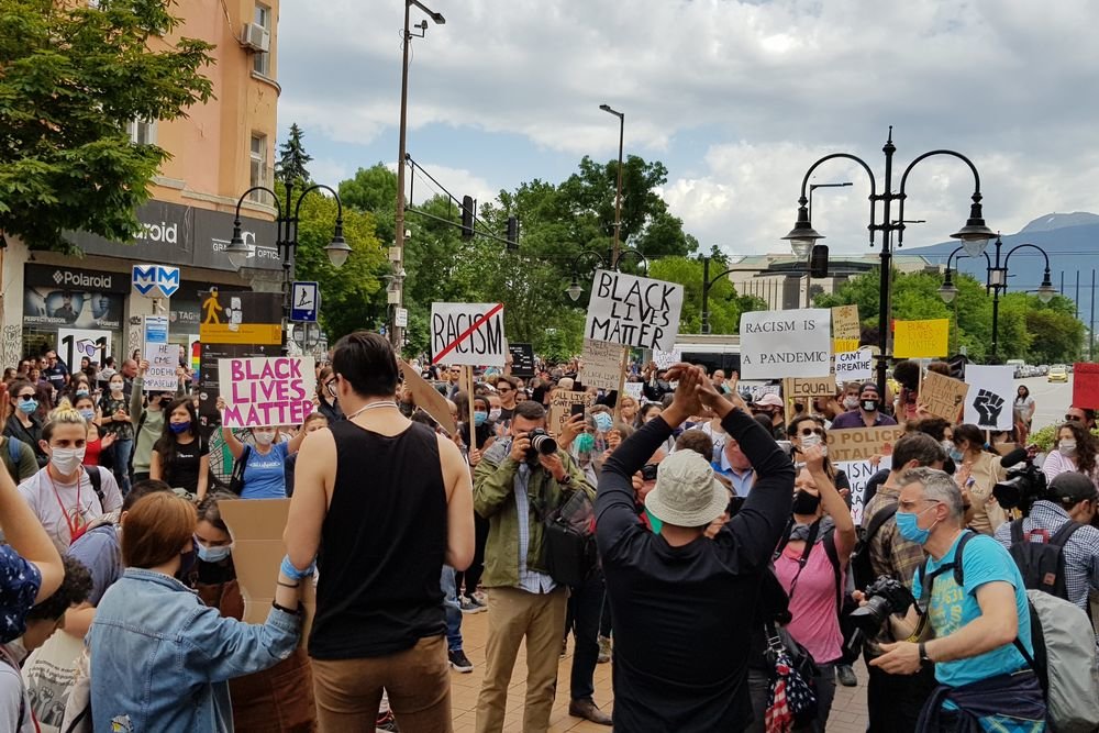 В Болгарии прошел митинг в поддержку американских протестов