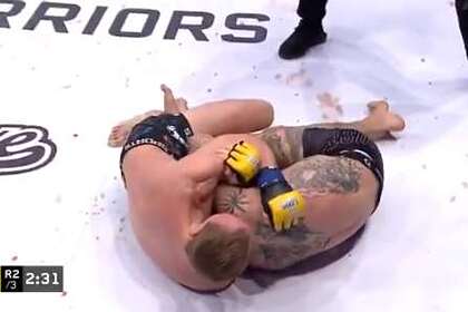 Боец MMA победил удушением «анаконды»