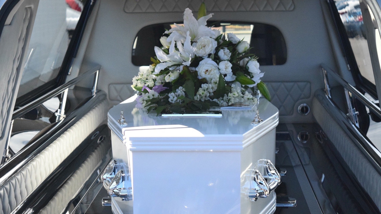 Работники уральского морга выдали родственникам умершего дедушки тело другого человека