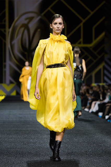 Алсу, Татьяна Михалкова и Дарья Коновалова на показе Валентина и Галины Юдашкиных Алсу, Татьяна Михалкова и Дарья Коновалова на показе Валентина и Галины Юдашкиных Светская жизнь