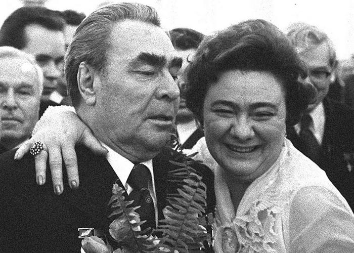 Чем зарабатывала себе на жизнь дочь Леонида Ильича Чем зарабатывала себе на жизнь дочь Леонида Ильича факты