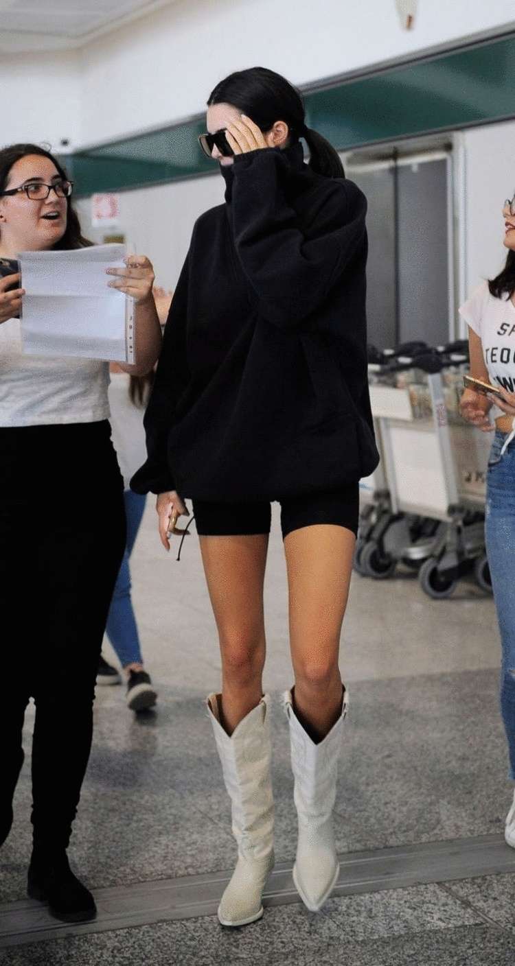 15 раз, когда кто-то из знаменитостей сильно перемудрил с нарядностью платья 15 раз, когда кто-то из знаменитостей сильно перемудрил с нарядностью платья