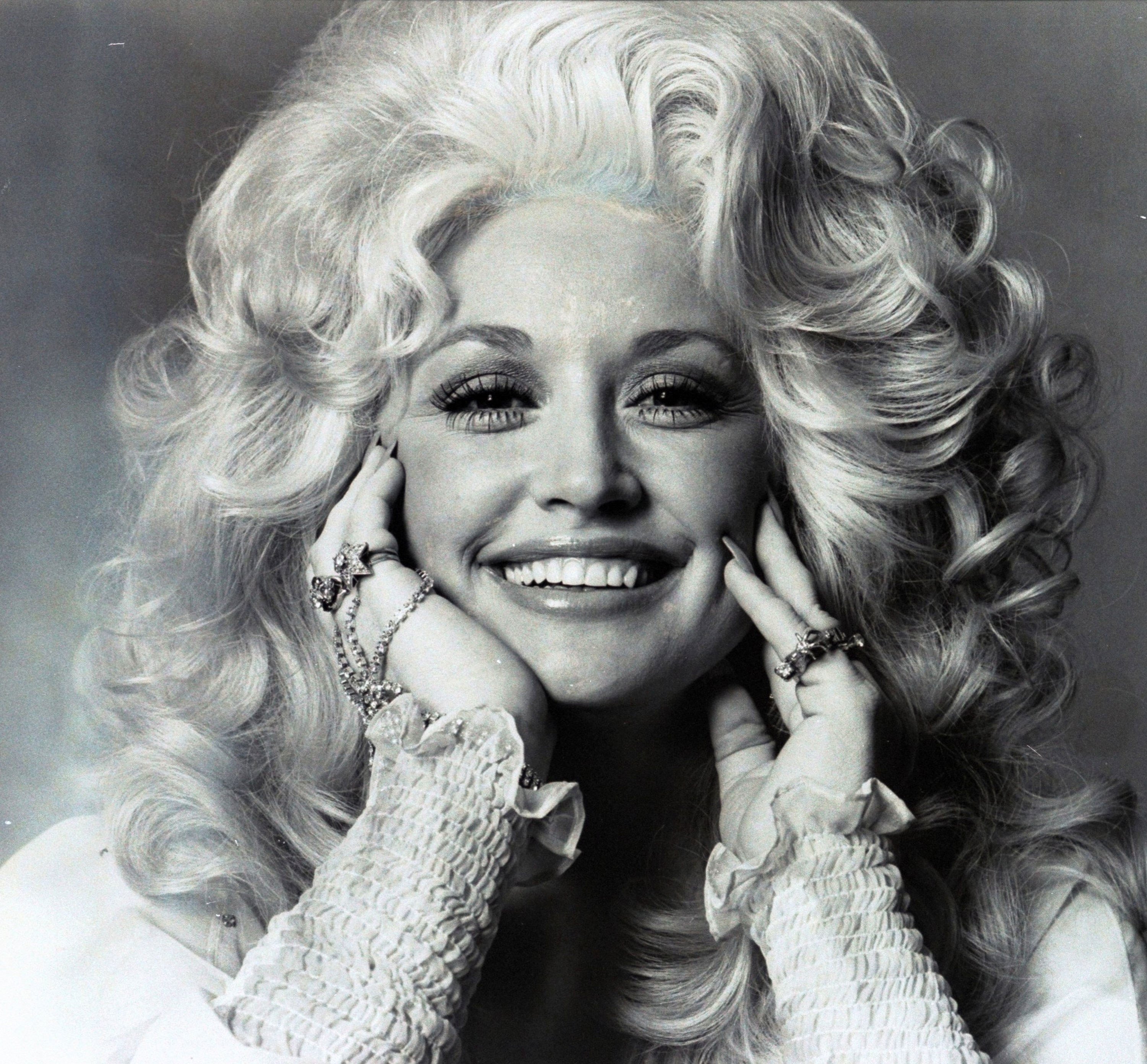 Dolly parton. Долли Партон. Певица Долли Партон. Долли Партон 2021. Долли Партон 2020.