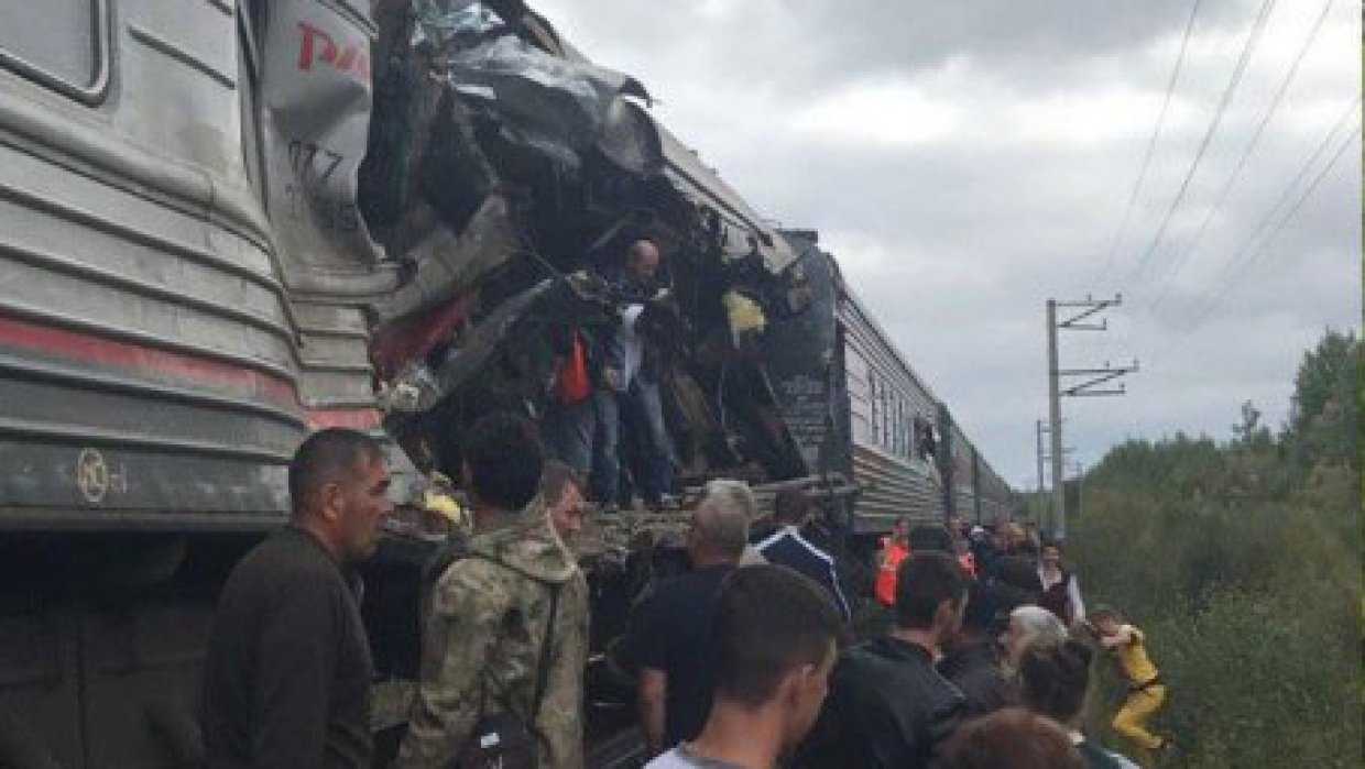 Появились подробности столкновения поезда и грузовика в Югре