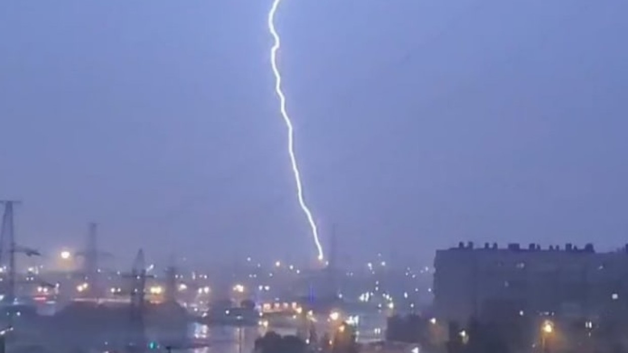 Десятки человек погибли от удара молний в Индии за один день