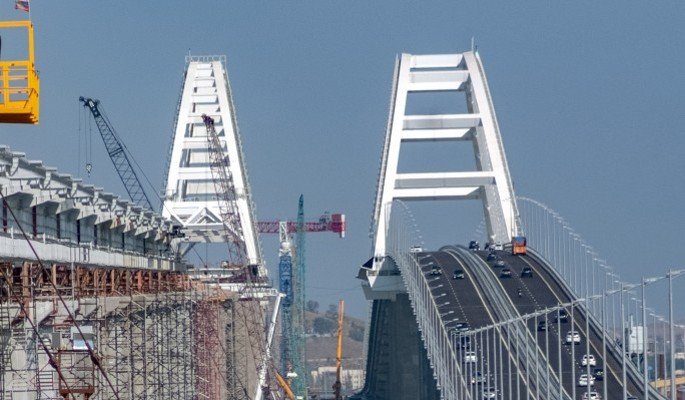 Охрана Крымского моста довела до истерики нервных украинцев