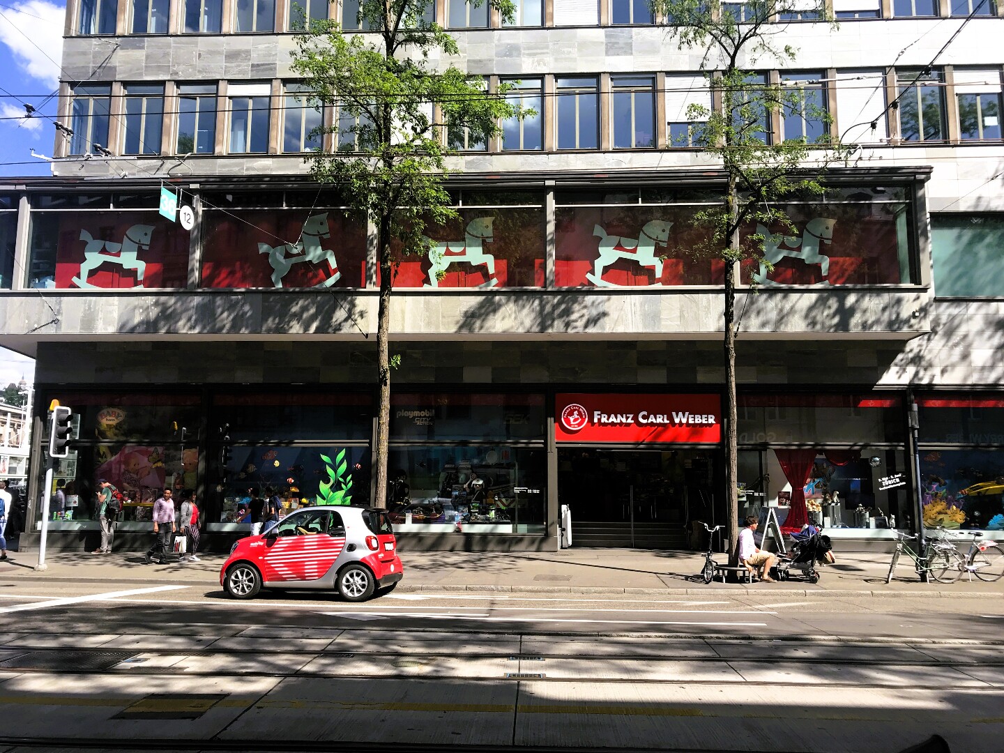 Знакомое с детства название - магазин игрушек Franz Carl Weber в Цюрихе