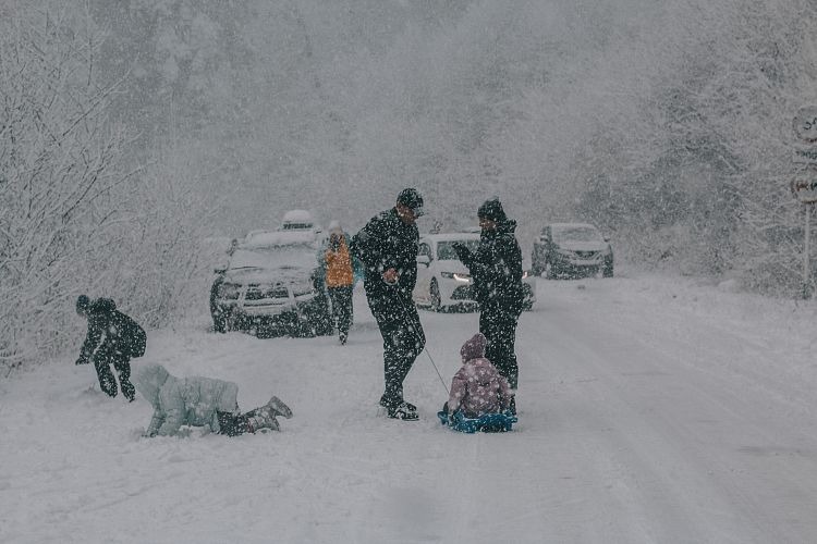 На дорогах Краснодарского края уже гололед, в Тихорецке – снегопад