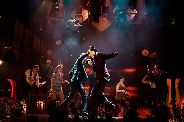 Dress Code. В Москве прошла премьера спектакля с Ходченковой и Варнавой. Среди гостей — Ирина Горбачева, Маша Федорова, Владимир Познер Dress Code. В Москве прошла премьера спектакля с Ходченковой и Варнавой. Среди гостей — Ирина Горбачева, Маша Федорова, Владимир Познер Светская жизнь