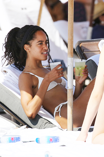 Дочь Мишель и Барака Обамы Малия отдыхает на пляже вместе с подругами Дочь Мишель и Барака Обамы Малия отдыхает на пляже вместе с подругами Экстерьер