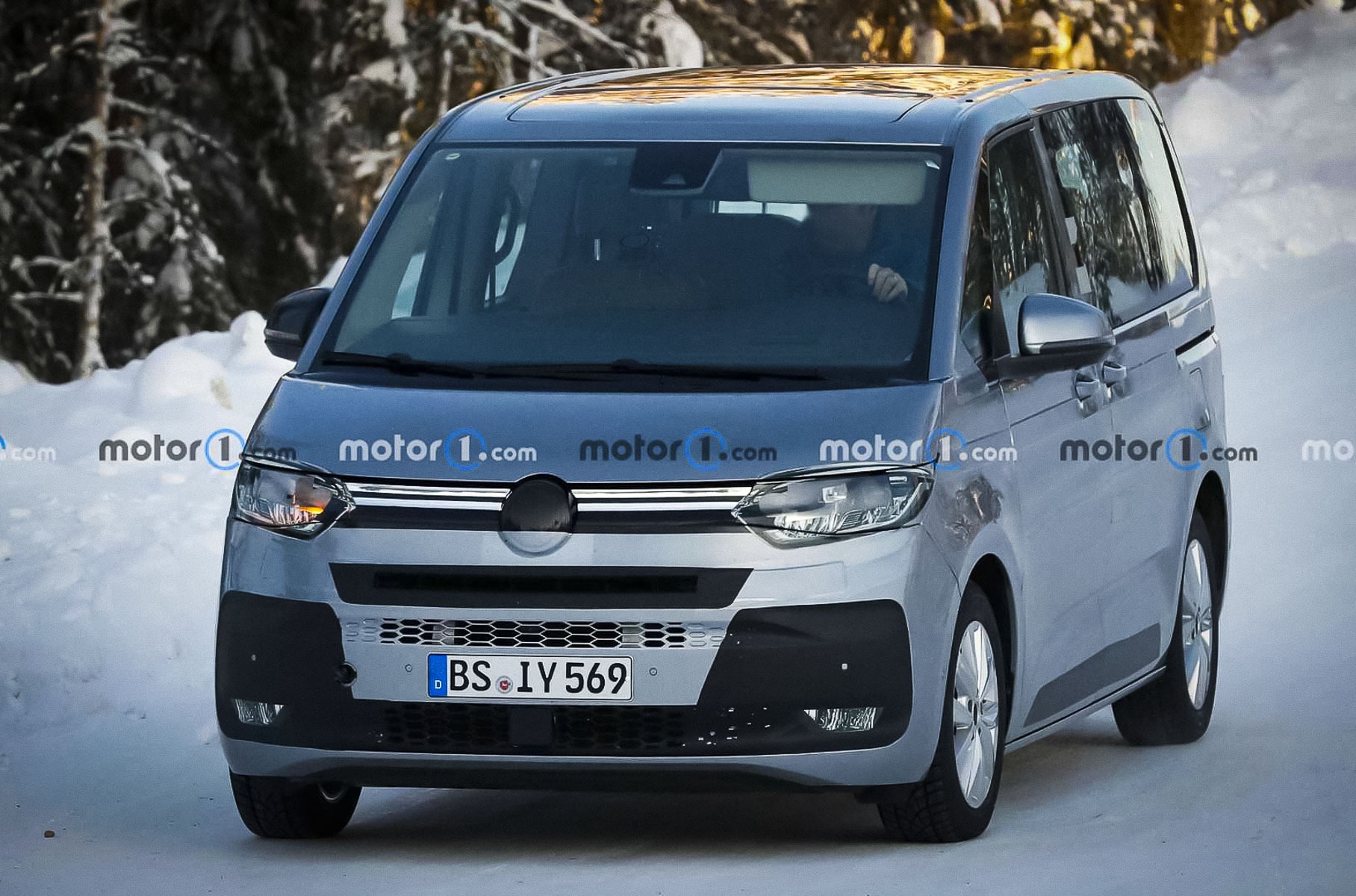 Новый Volkswagen Multivan T7 засняли во время тестов Новости