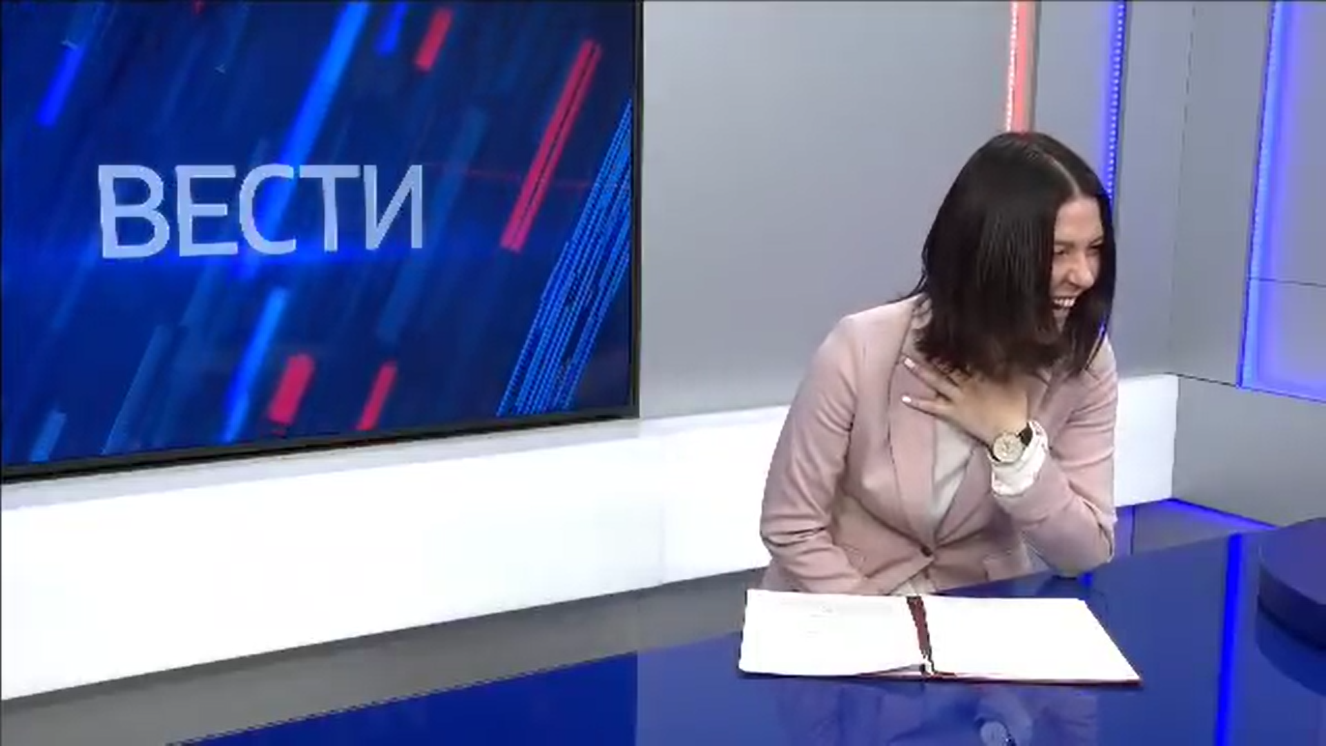 Телеведущая ВГТРК отказалась работать членом участковой избирательной комиссии 22 апреля Телеведущая ВГТРК отказалась работать членом участковой избирательной комиссии 22 апреля