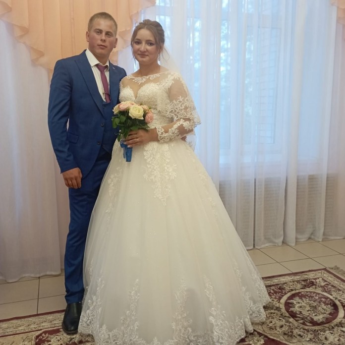 Рязанский ЗАГС опубликовал фото пар, расписавшихся в конце лета