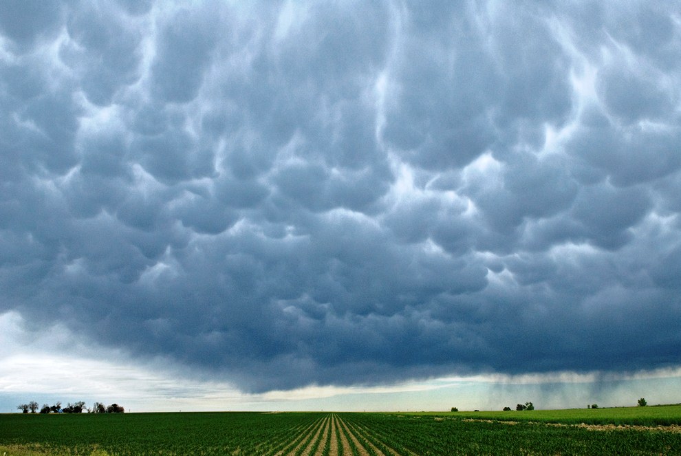 Поразительные облака Mammatus