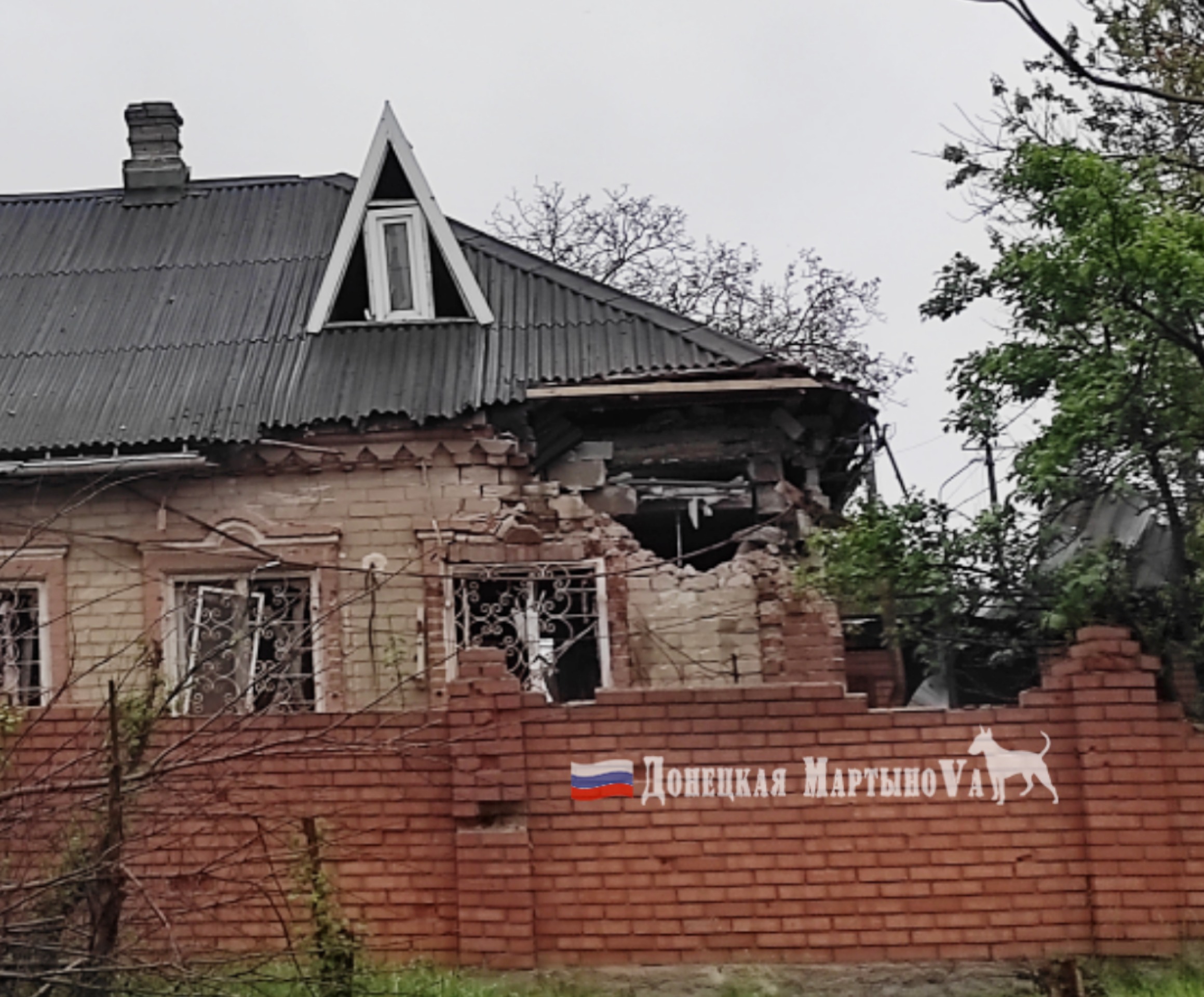 «ВСТРЕЧАЙТЕ РУССКИЙ МИР!» – И ГВОЗДЁМ ПО КАПОТУ