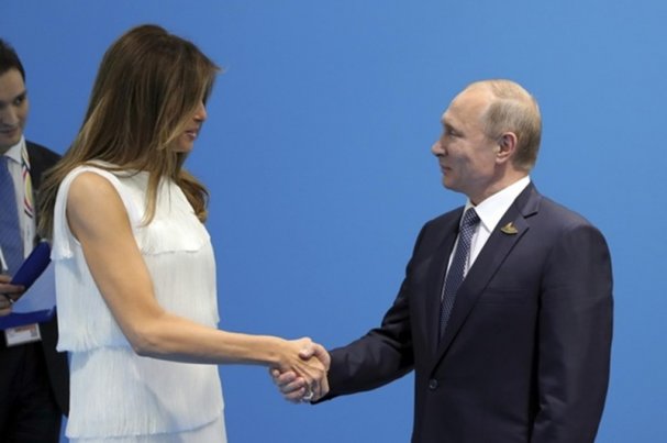 Первая леди США не смогла прервать беседу мужа с Путиным