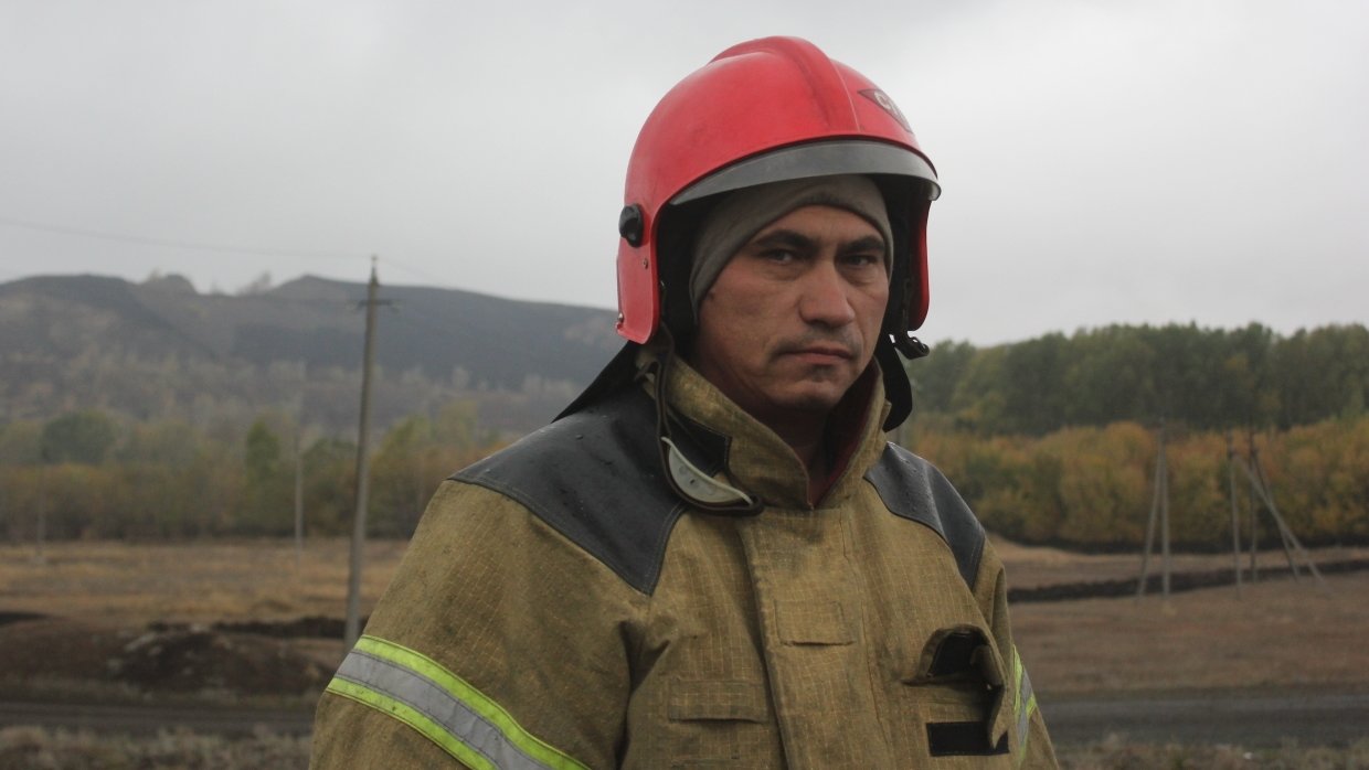 Сил на эмоции не остается: спасатели рассказали, как тушили масштабный пожар в Оренбуржье