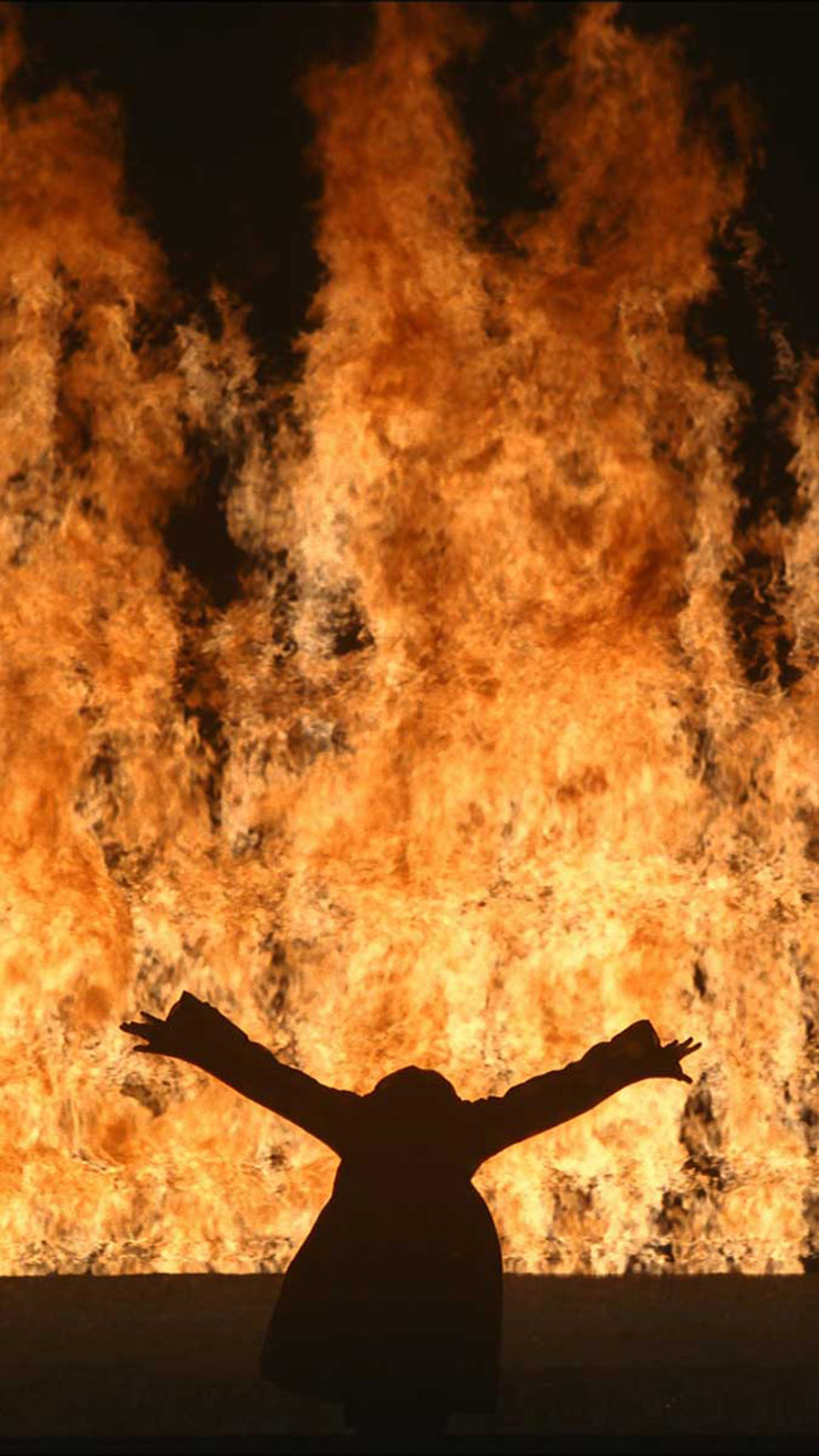 Билл Виола. Огненная женщина. 2005. Видео/звуковая инсталляция. 11'12’’. Фото: Кира Перов  Студия Билла Виолы