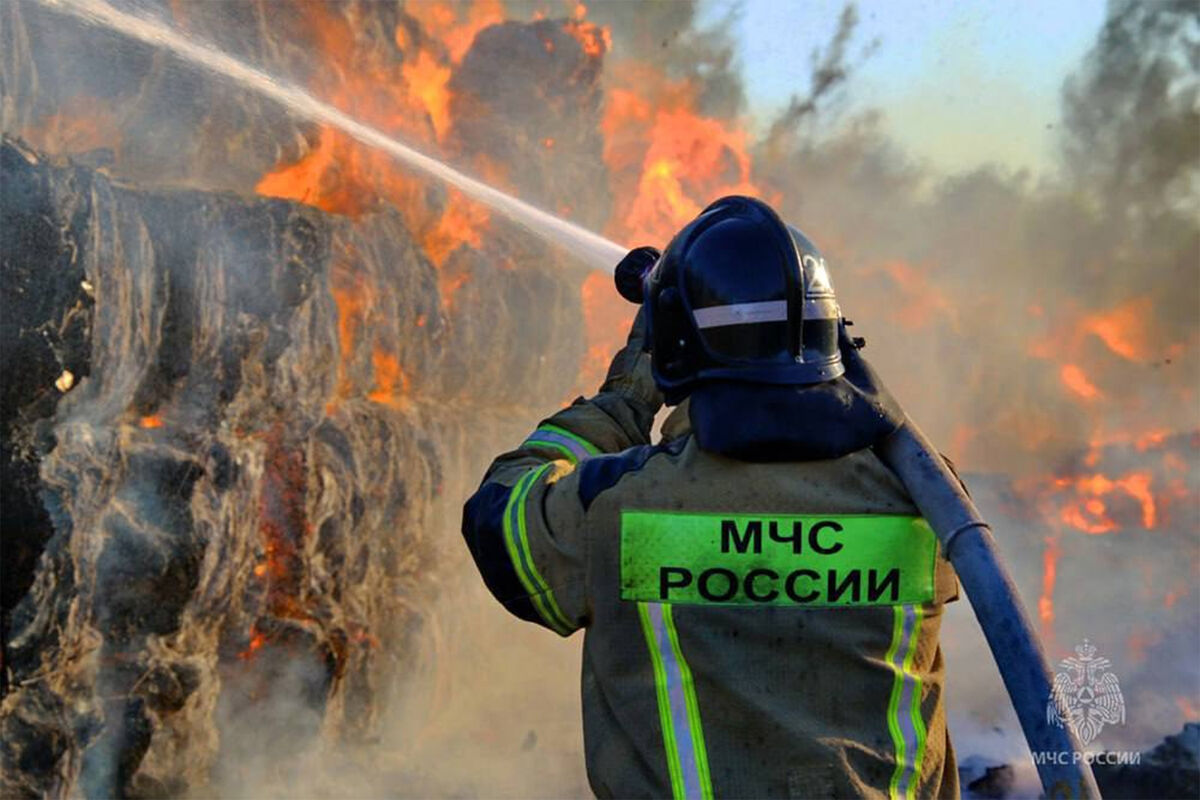 МЧС: пожар на складе МВД в Ростове-на-Дону локализован