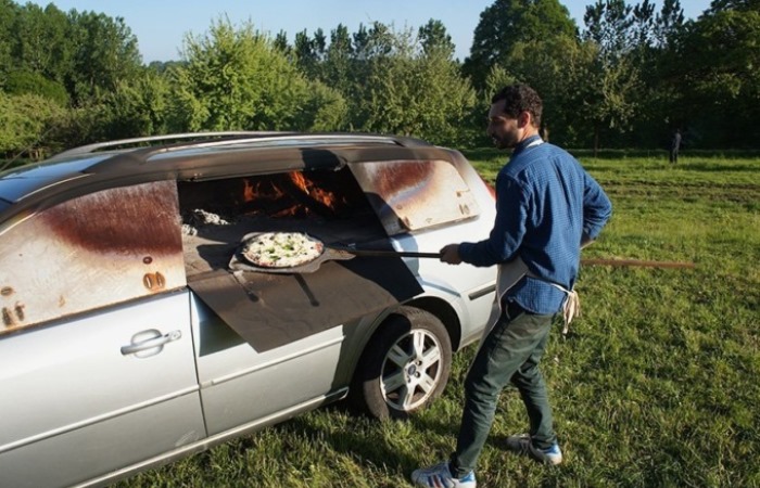 Француз превратил автомобиль в печь для приготовления пиццы
