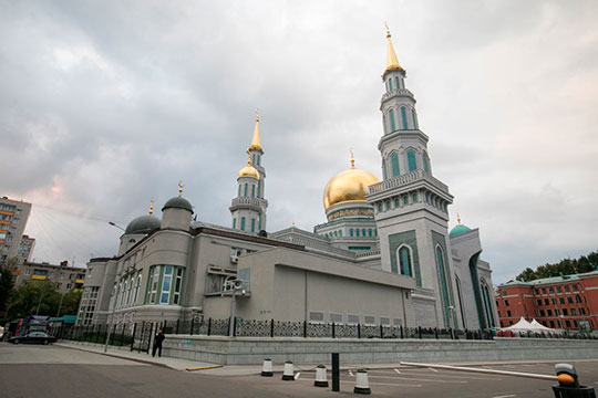 «Если бы Московская Соборная мечеть строилась на народные пожертвования от мигрантов, бабушек и дедушек, то, наверное, она возводилась бы не 10 лет, а сотню»