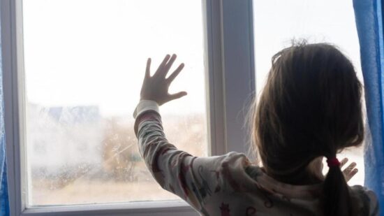 Чудо в Китае: девочка выжила, вывалившись из окна 25-го этажа