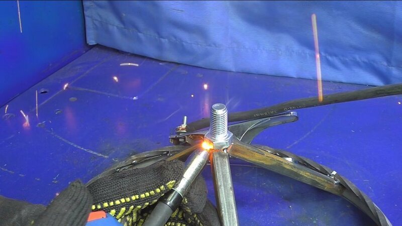 Мангал из автомобильных деталей Мангал из автомобильных деталей