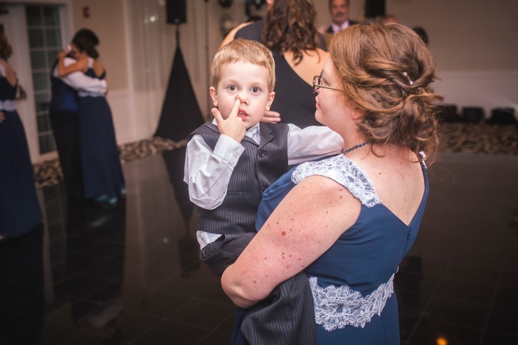 20 фотографий о том, как нелегко быть ребенком на этих ваших взрослых мероприятиях воспитание,Дети,Жизнь,Истории,Отношения,проблемы