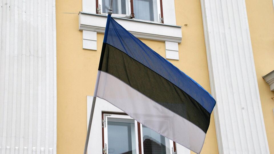 Эстония обвинила Россию в якобы снятии буев на реке Нарва