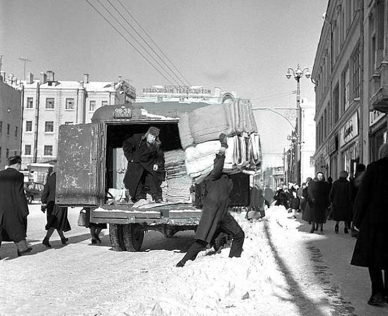 Улица Петровка, 1957 год. город, зима, москва, ностальгия, фото, фотографии