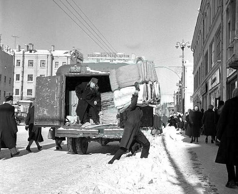 Фотографии зимней Москвы разных лет бульвар, вторая, половина, переулок, площадь, конец, годовЧистопрудный, 1940х, набережная, Националя, пруду, Новодевичьем, годовХоккей, заставы, Тверской, гостиницы, годГазетный, проспект, годЛенинградский, Сухаревский